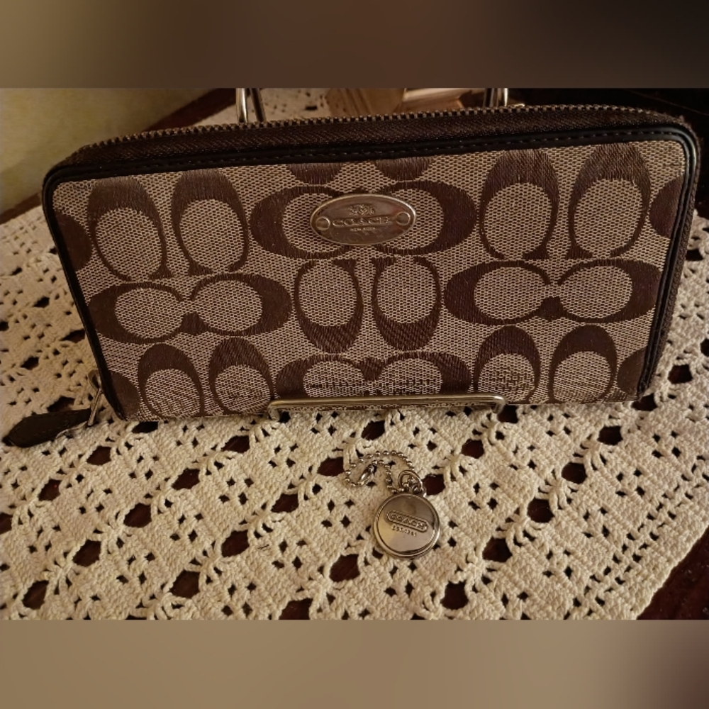 COACH Signature Zip Around Long Wallet Canvas&Hangtag Bundle,See Photos, Fraying